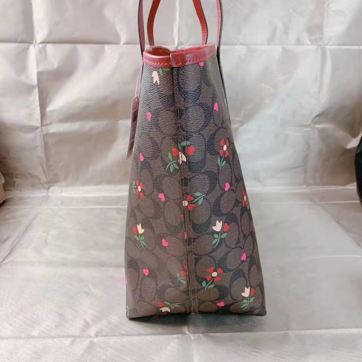 Coach C7616 City Tote In Signature Canvas With Heart Petal Print In Gold/BROWN MULTI Coach C7616 City Tote In Signature Canvas With Heart Petal Print In Gold/BROWN MULTI